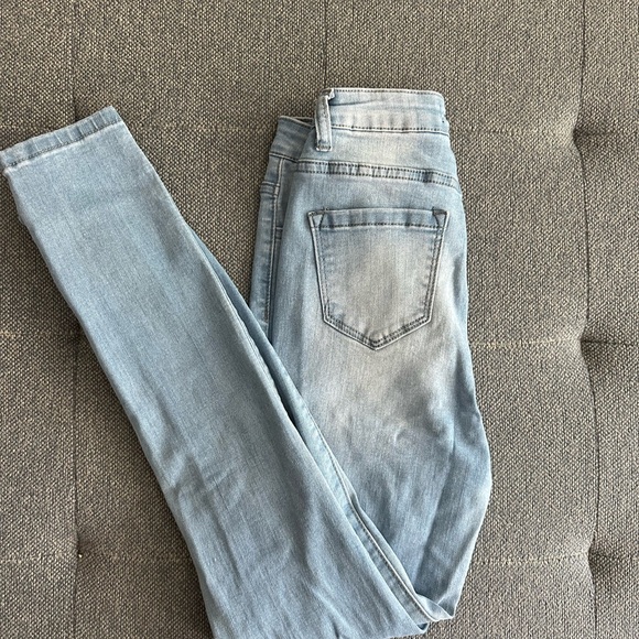 NVGTN Navishape Light Wash Ripped Jeans - Picture 9 of 9